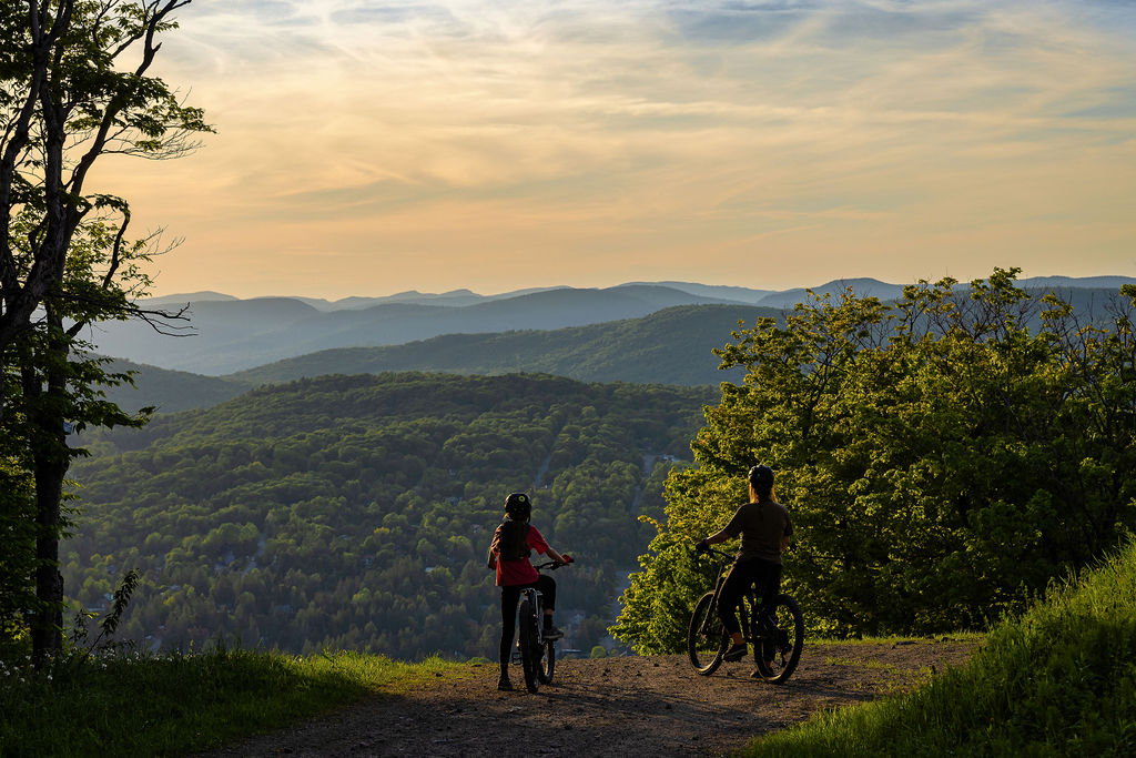 Vélo de montagne avec vue